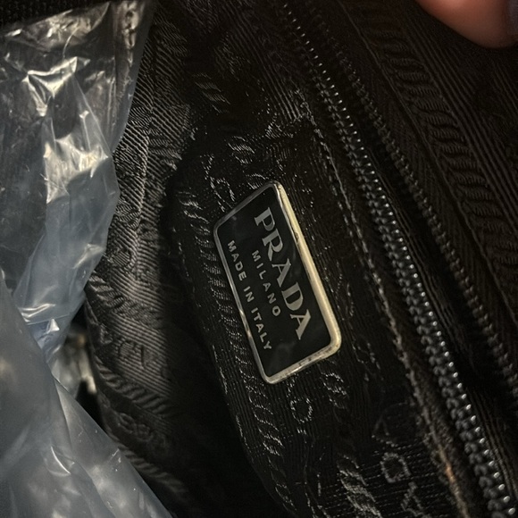 Prada - Picture 3 of 4